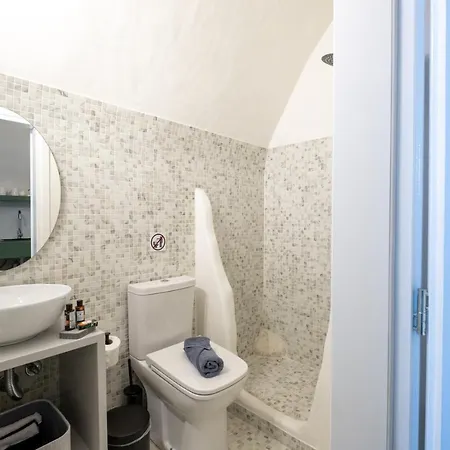 Outopoia Cave Aparthotel 4*