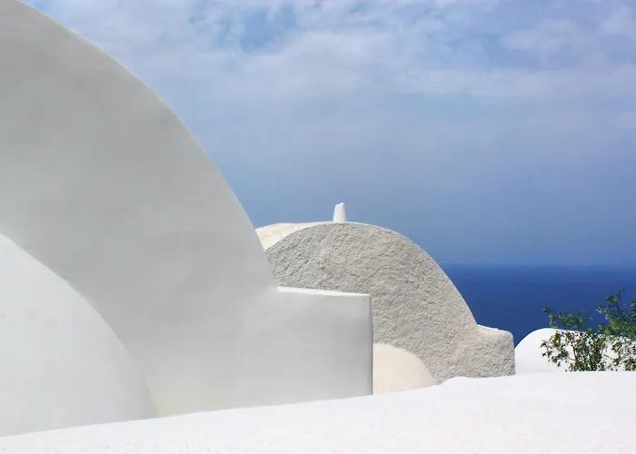 Outopoia Cave Aparthotel 4*