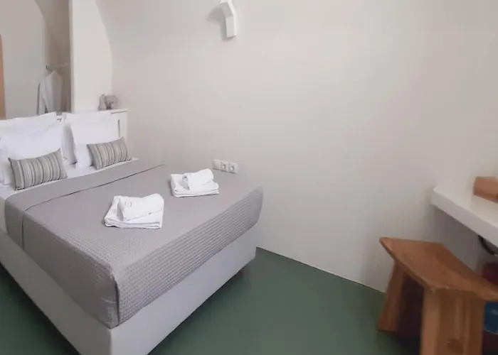 Outopoia Cave 4* Oia (Santorini)