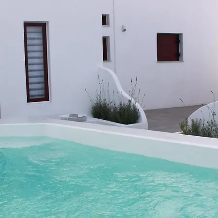 מלון דירות Outopoia Cave 4*