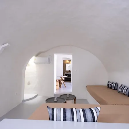 Outopoia Cave * Oia (Santorini)