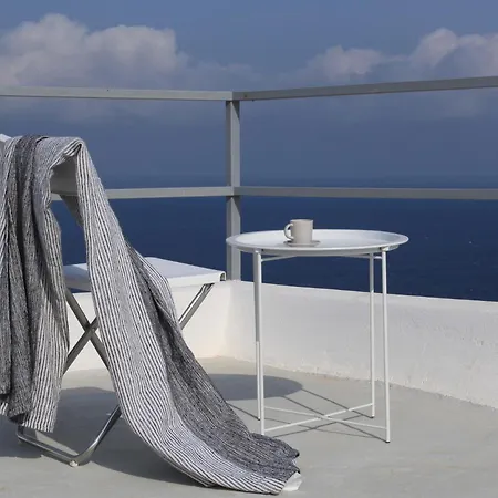 Outopoia Cave אויה