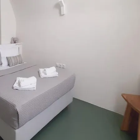 Outopoia Cave 4* אויה