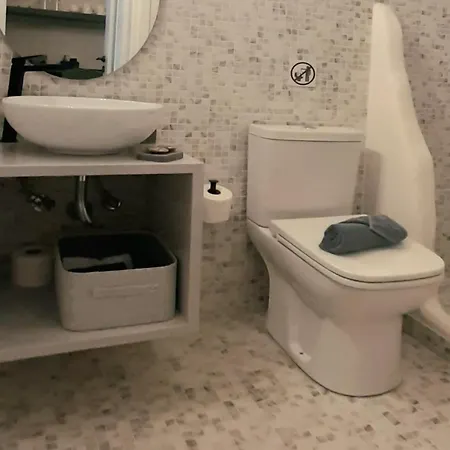 מלון דירות Outopoia Cave 4*