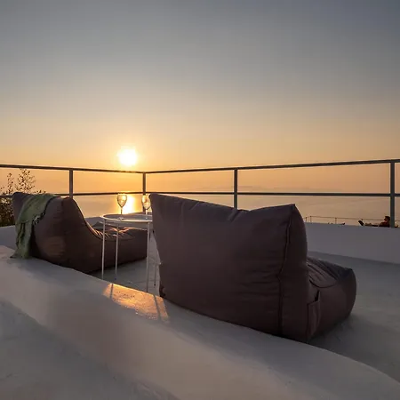 Outopoia Cave אויה