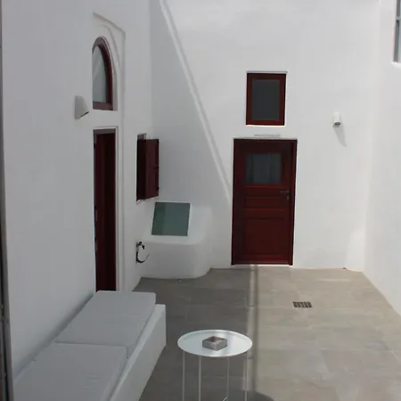 Outopoia Cave Aparthotel *