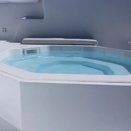 Outopoia Cave מלון דירות