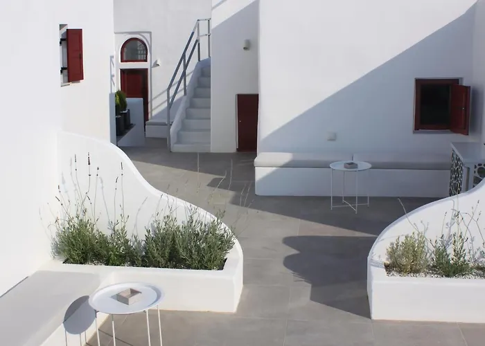 Outopoia Cave Apartahotel 4*