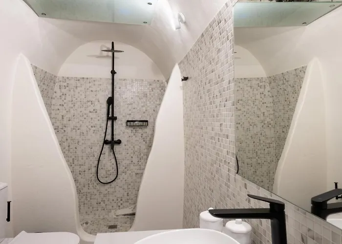 Outopoia Cave Apartahotel 4*