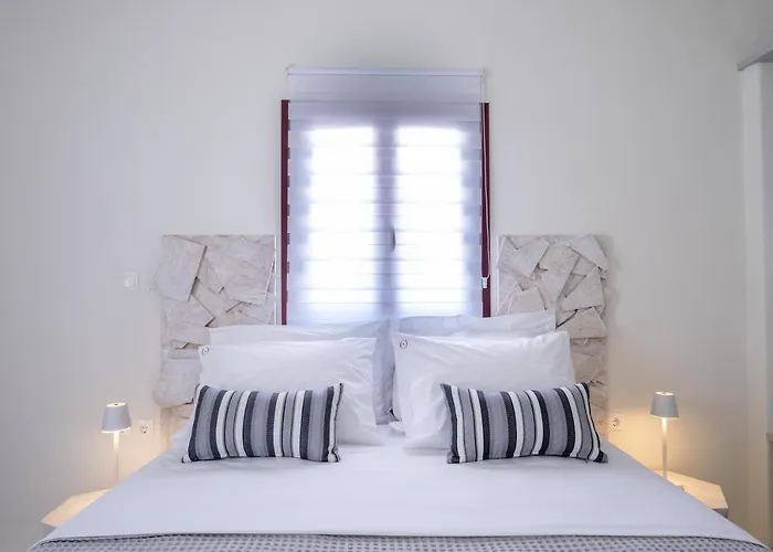 Outopoia Cave Apartahotel 4*